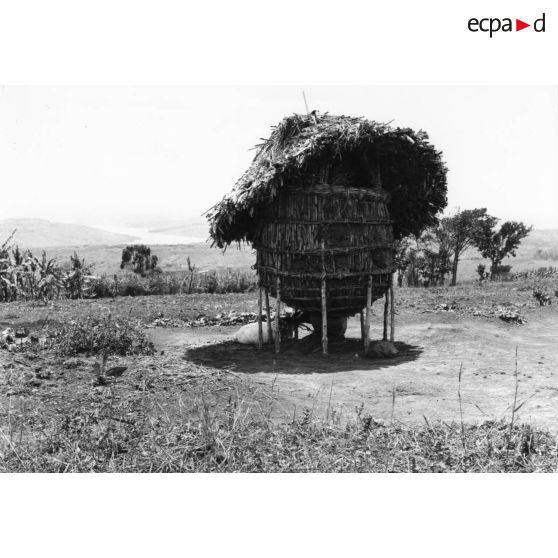 République Rwandaise, 1970. Grenier à haricots.