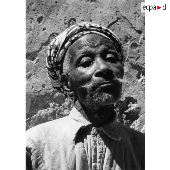 Archipel des Comores, Anjouan, 1953. Vieillard.