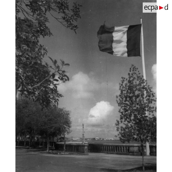 Djibouti, territoire français des Afars et des Issas, 1950. Djibouti. Terrasse du Palais du Haut commissaire de la République.