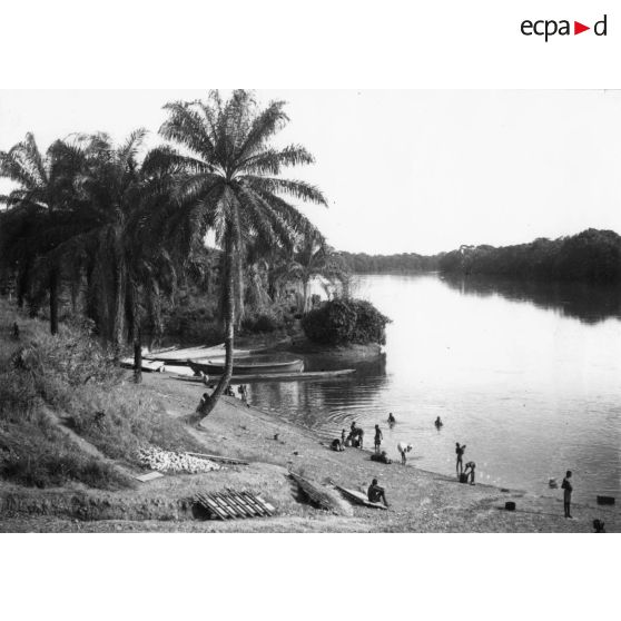 République Gabonaise, Mouila, 1944. Le débarcadère sur la N'Gounié.