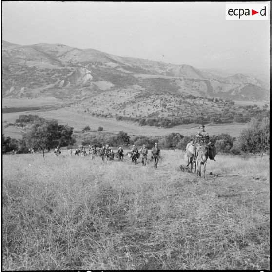 La population de Taliouine, située dans la vallée de l'Oued Isser, circule sous la protection du groupe d'auto-défense.