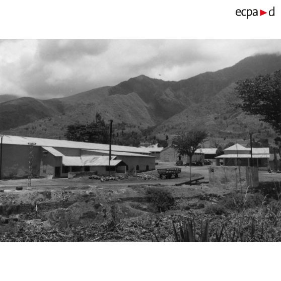 Archipel des Comores,  Anjouan, 1953. Construction Bambao.