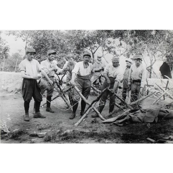 96. La Fontenelle. Poux de tranchée. 11 juin 1915. [légende d'origine]