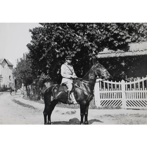 [Sans numéro] André Roux officier d'artillerie. [légende d'origine]