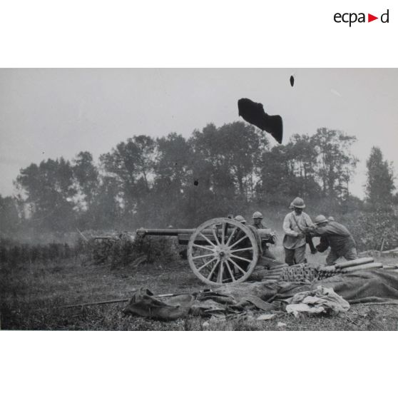 606. Buttes du Curlu. Le "Glorieux raffute". 23 juil[let 1916]. 19 h. [légende d'origine]