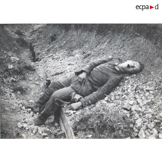 N° 1040. Offensive du 16 avril 1917 sur Brimont près Reims. Tranchée de Trèves. Un sous officier allemand. 16 avril 1917 [...]. [légende d'origine]