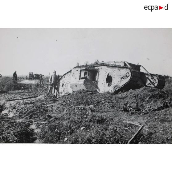 1558. St Julien. Tank de sept[embre] 1917. 1er oct[obre] 1918. [légende d'origine]