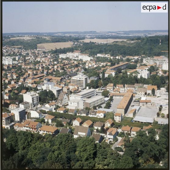 Chelles (77). Centre scolaire.