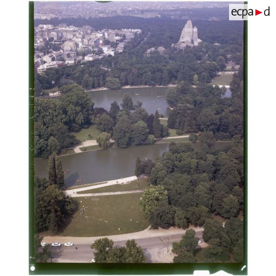 Vincennes (94). Le bois de Vincennes avec au premier plan, le lac Daumesnil.