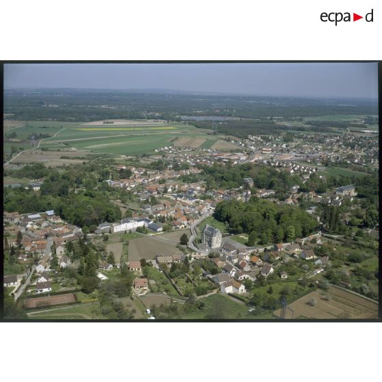 Asnières-sur-Oise (95). Vue générale.