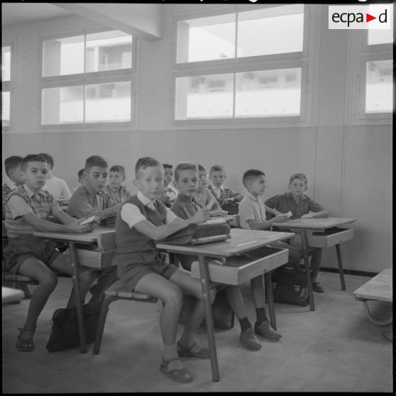 A l'intérieur d'une salle de classe, à l'occasion de la rentrée à l'école de filles et de garçons de la cité de Fougeroux, quartier à Bouzareah.