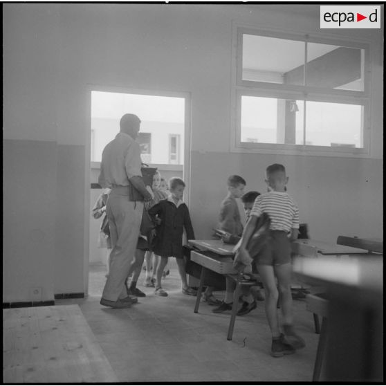 A l'intérieur d'une salle de classe, à l'occasion de la rentrée à l'école de filles et de garçons de la cité de Fougeroux, quartier à Bouzareah.