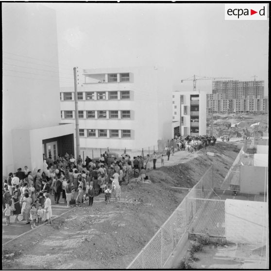 La rentrée des classes à l'école de filles et de garçons de la cité Fougeroux à Bouzareah.