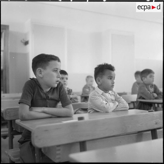 A l'intérieur d'une salle de classe, à l'occasion de la rentrée à l'école de filles et de garçons de la cité de Fougeroux, quartier à Bouzareah.