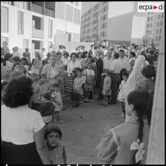 La rentrée des classes à l'école de filles et de garçons de la cité Fougeroux à Bouzareah.