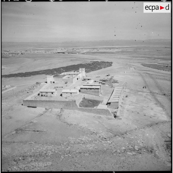 Vue aérienne d'un des postes frontaliers de Bir el-Ater, commune algérienne de la wilaya de Tébessa.