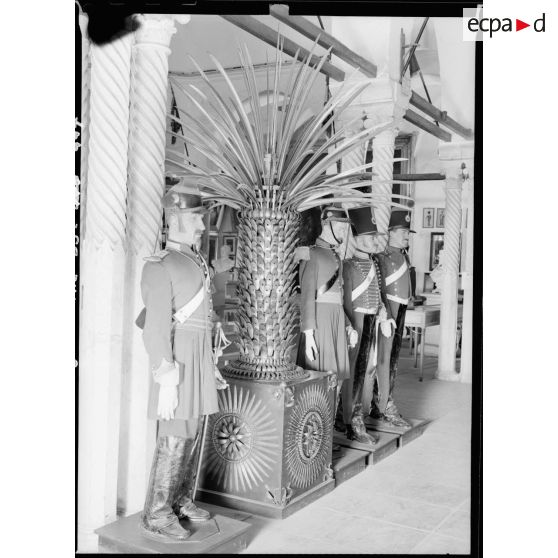 Galerie du musée Franchet d'Espèrey : mannequins en tenue d'époque.