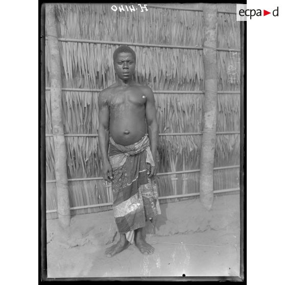 Douala. Type d'homme du pays de Douala. [légende d'origine]