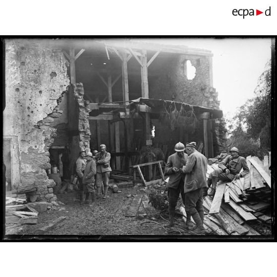 Région de Ban-de-Sapt, la Fontenelle, les ruines. [légende d'origine]