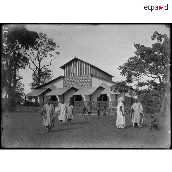 Foumban. L'église du culte bamoun. [légende d'origine]