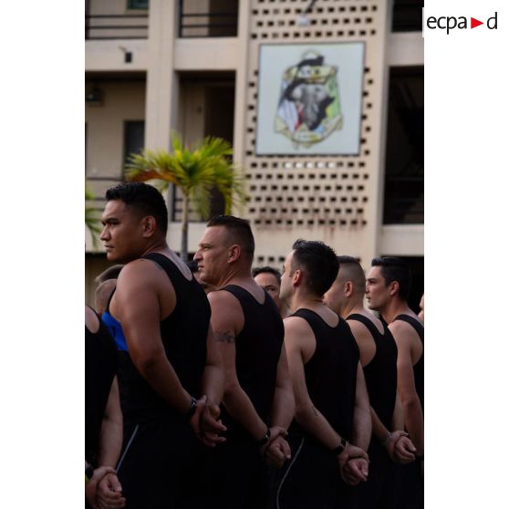 Rassemblement des marsouins de l'unité de coopération régionale (UCR) du 6e bataillon d'infanterie de marine (BIMa) sur la place d'armes du camp de Gaulle à Libreville, au Gabon.