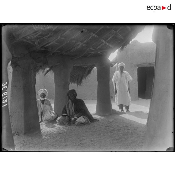 Garoua. Entrée d'une maison foulbé. [légende d'origine]