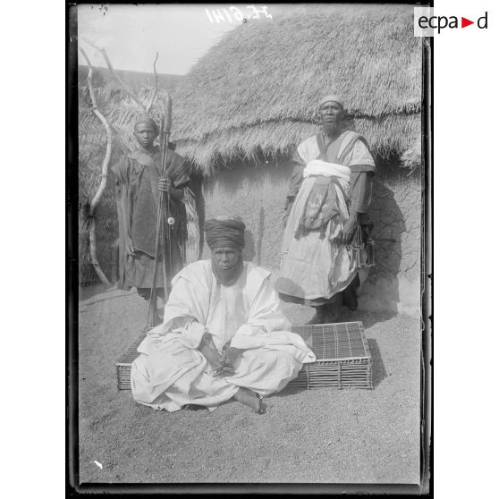 Garoua. Le sultan chez lui. [légende d'origine]