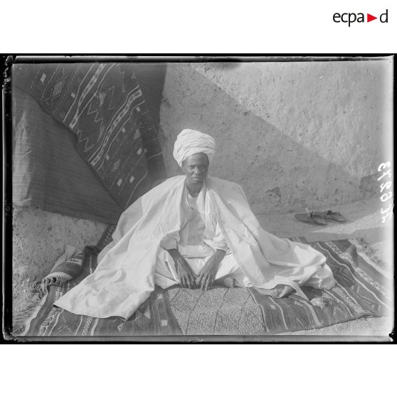 Maroua. Le lamido de Maroua chez lui. [légende d'origine]