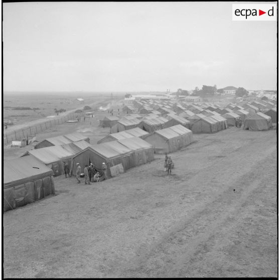 Camp de réfugiés harkis.