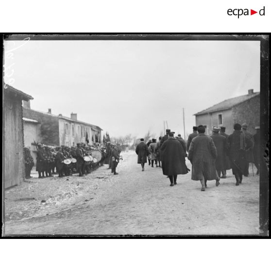 Minorville, arrivée de la mission catalane au camp du 8e zouave. [légende d'origine]