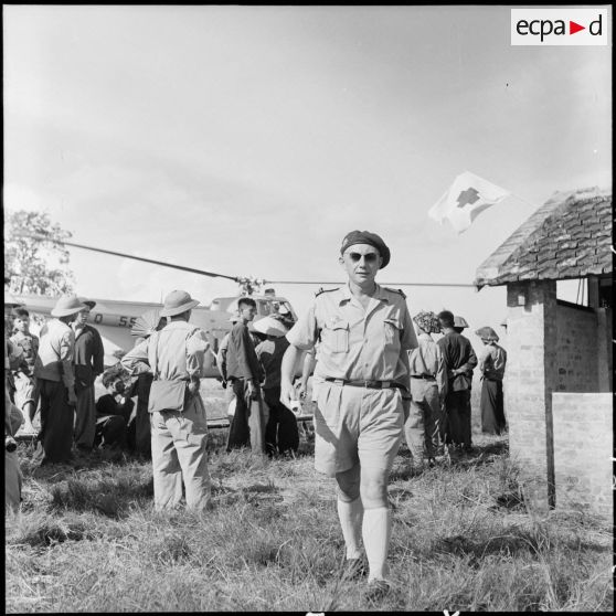 Le commandant Perard, chef de la délégation française au cours d'un échange de prisonniers de l’Union française et vietminh à Viet Tri.