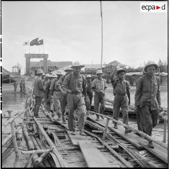 Libération de soldats autochtones de l'Union française par le Vietminh à Sam Son.