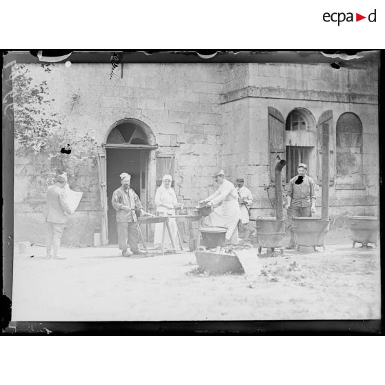 Vauxbuin, l'hôpital. La cuisine. [légende d'origine]