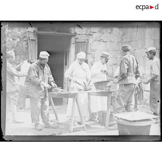 Vauxbuin, l'hôpital. La cuisine. [légende d'origine]