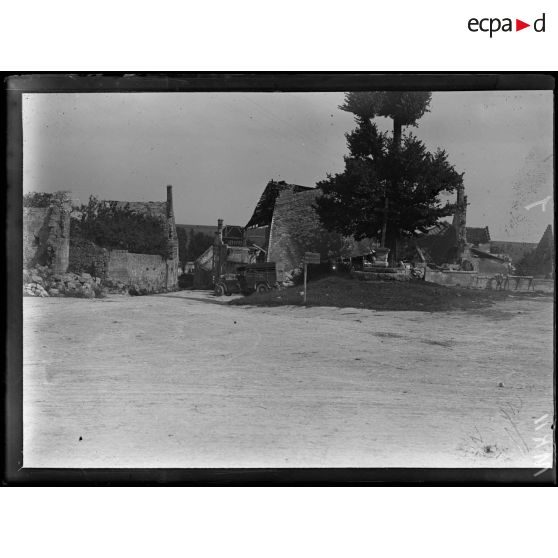 Chavigny. Aisne. Place et rue principale. [légende d'origine]