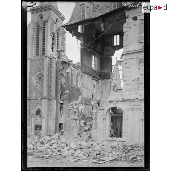 Noyon (Oise). L'église Saint Christophe. [légende d'origine]