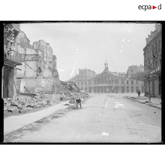 Arras, Pas-de-Calais, la gare. [légende d'origine]