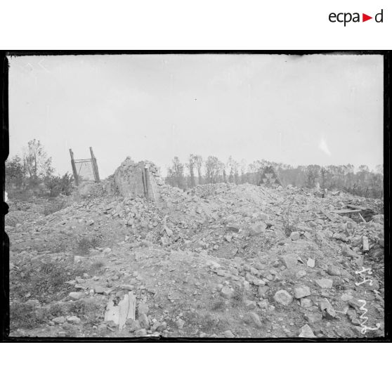 Athiès-les-Arras, Pas-de-Calais, ruines. [légende d'origine]