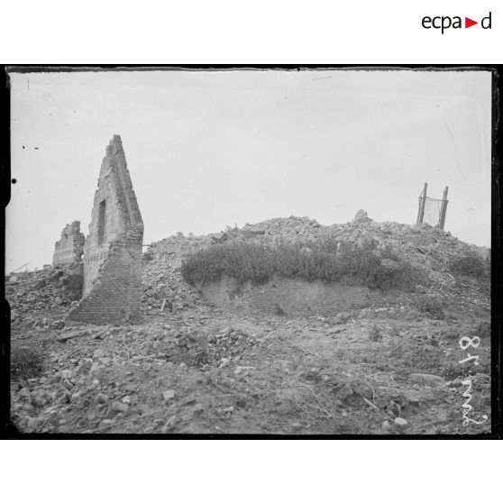 Athiès-les-Arras, Pas-de-Calais, ruines. [légende d'origine]