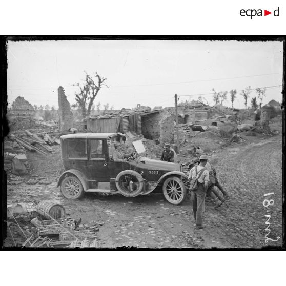 Athiès, Pas-de-Calais, l'automobile des opérateurs. [légende d'origine]