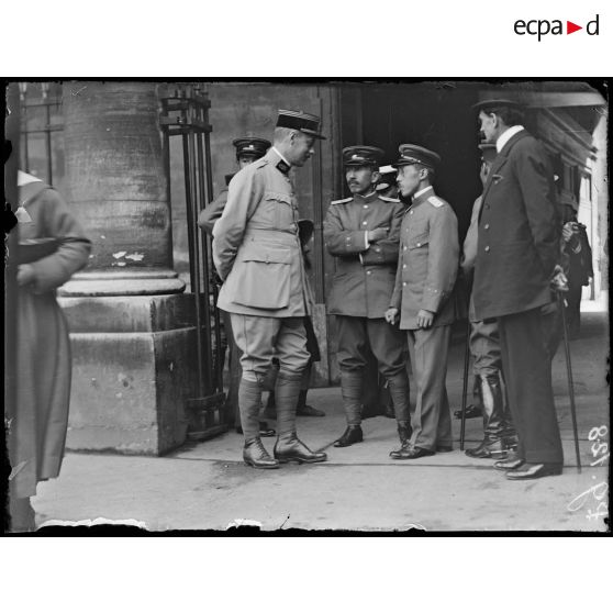 Paris. Hôtel Crillon. La mission militaire japonaise. [légende d'origine]