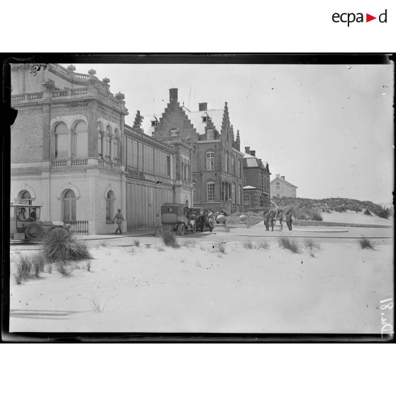 La Panne, Belgique, réception du président de la République à la maison royale. [légende d'origine]