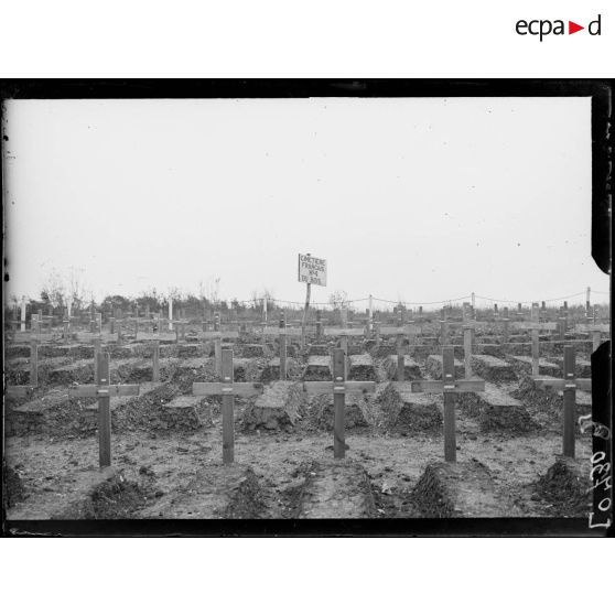 Notre-Dame-de-Lorette, cimetière n°3 (Bois de Bouvigny). [légende d'origine]