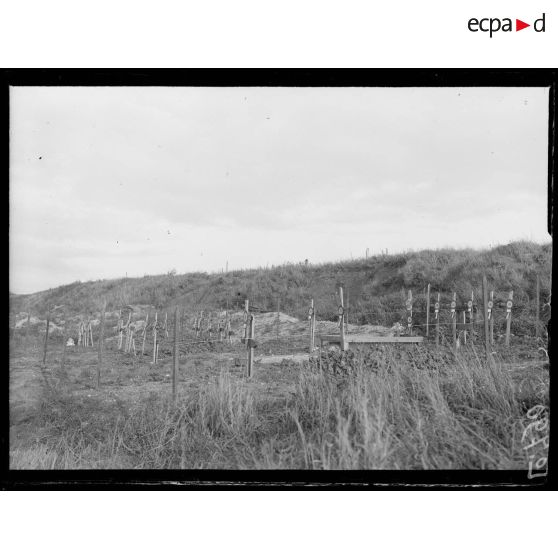 Cléry, cimetière de la Station. [légende d'origine]