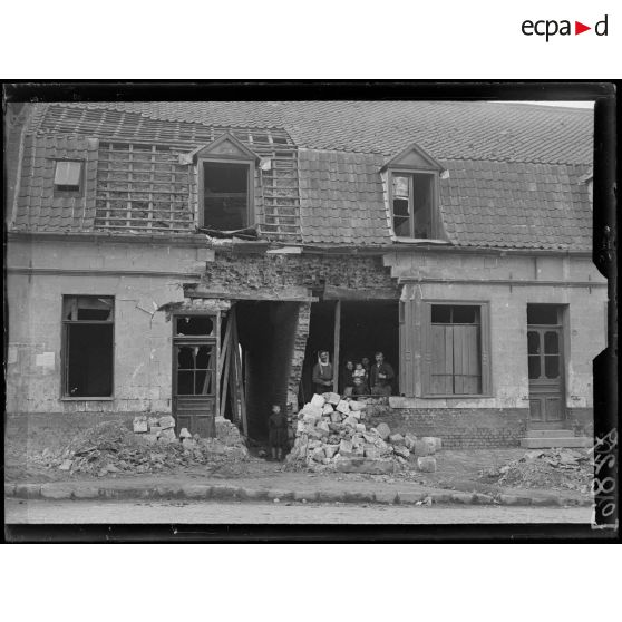 Coupigny, maison en location près de l'estaminet Guillement. [légende d'origine]