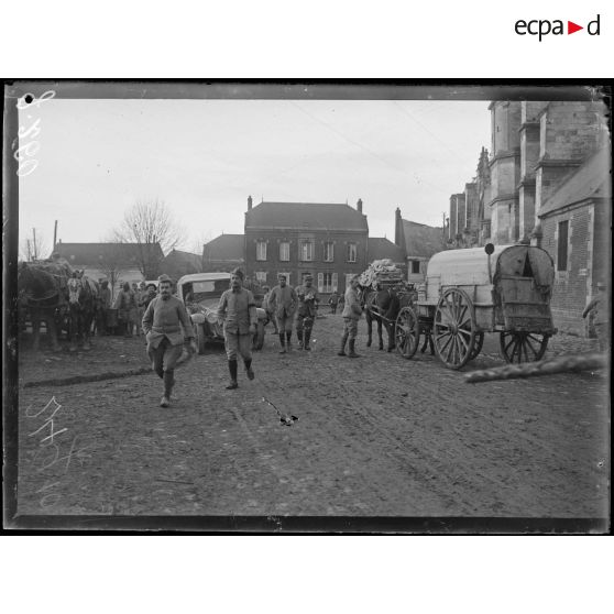 Harbonnières, la place de l'église. [légende d'origine]