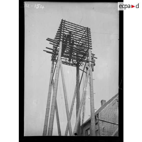 Houthem, Belgique, installation d'un central téléphonique. [légende d'origine]