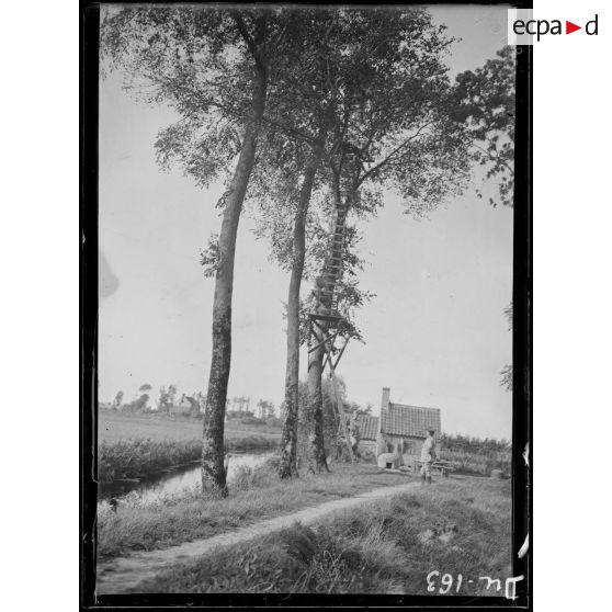 Environs de Lampernisse, Belgique, observatoire d'artillerie française. [légende d'origine]