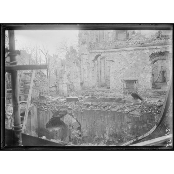 Reims, ruines. [légende d'origine]