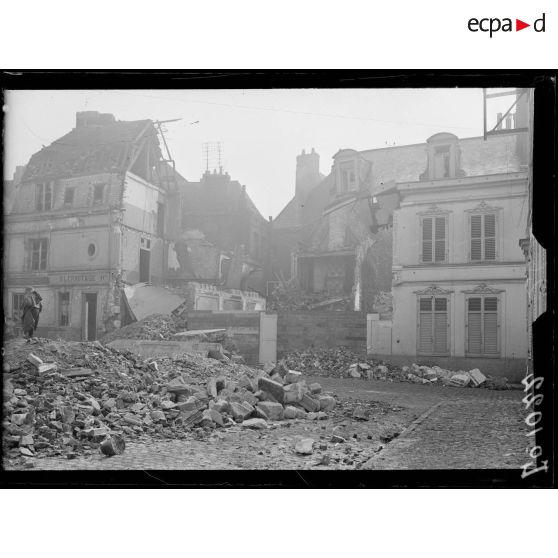 Béthune, place du marché aux poulets. (Effets de torpilles de gotha de 300 kg). [légende d'origine]